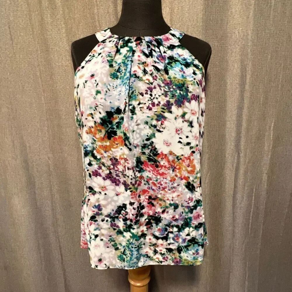 Violet + Claire Women's Multicolor Floral Sleeveless Pleated Blouse